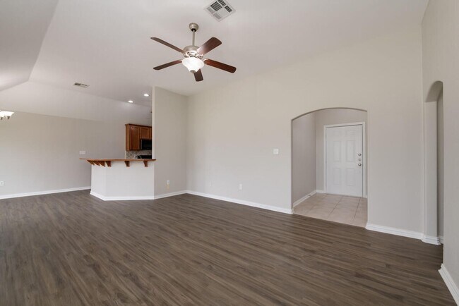 Foto del edificio - Midway ISD Country Home