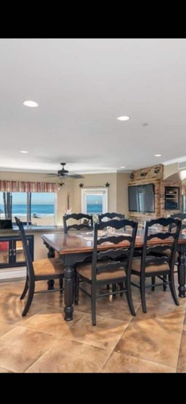 Dining room - 900 Pacific Coast Hwy