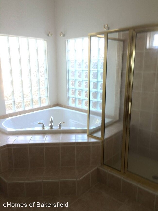 Building Photo - 3 br, 2 bath House - 11104 Southwales Ct