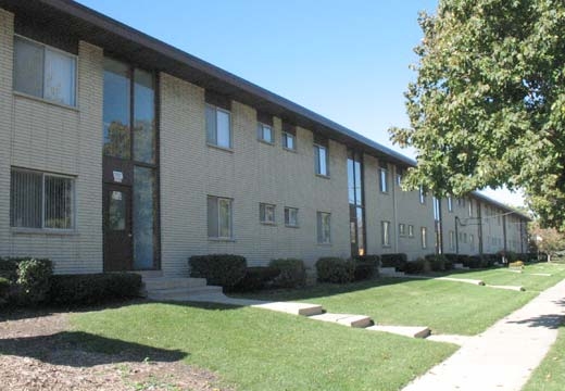 Building Photo - Delafield Courtyard