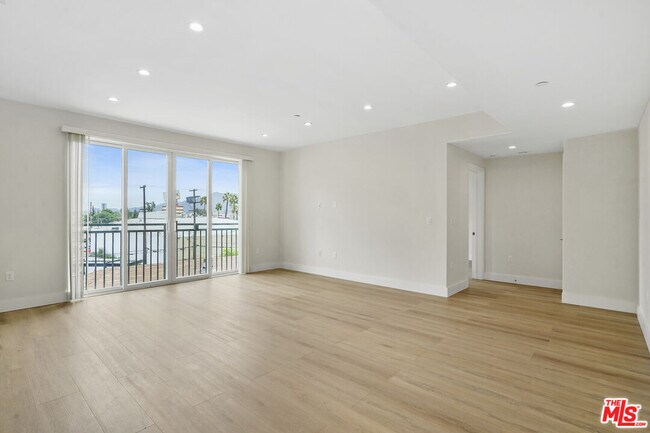 Building Photo - 11042 La Maida St