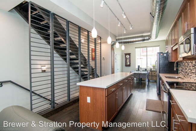 Building Photo - 3 br, 3.5 bath House - 512 E Ames Pl