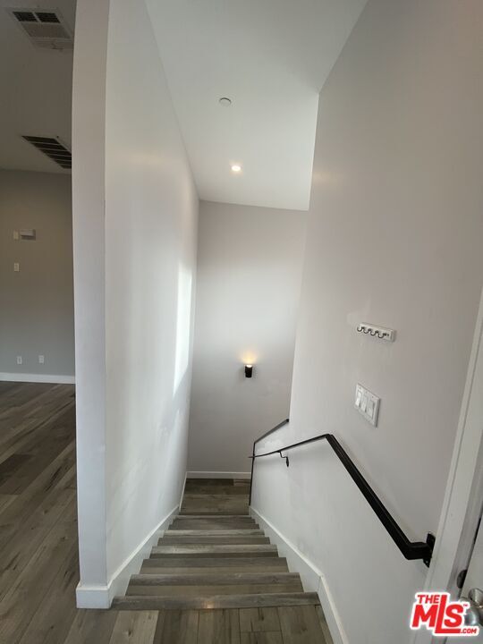 Building Photo - 3955 S Budlong Ave