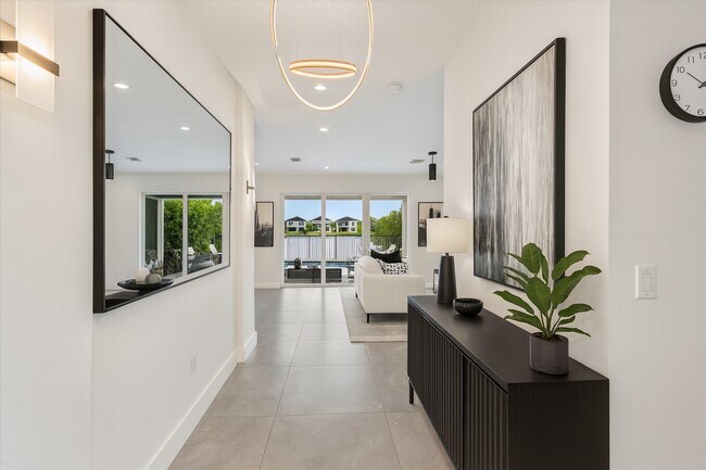 Entrada - 15377 Green River Ct