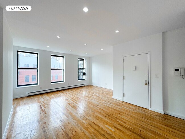 Foto del edificio - 372 Manhattan Ave