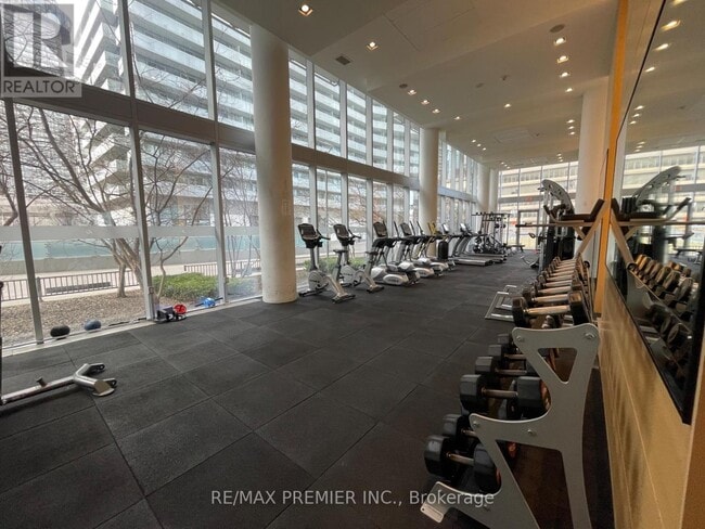 Building Photo - 29 Queens Quay E