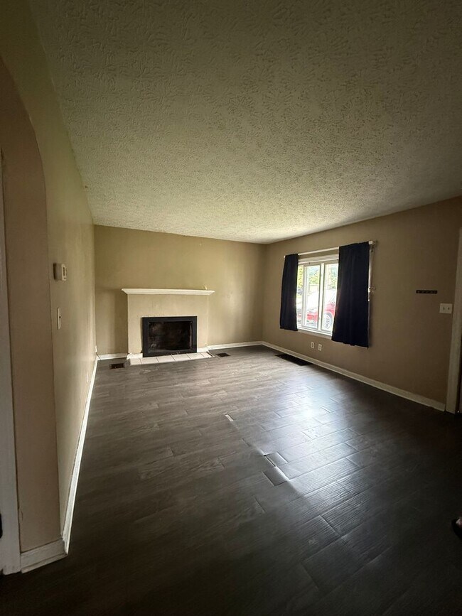 Foto del edificio - 3 bedroom 1 bath $1500