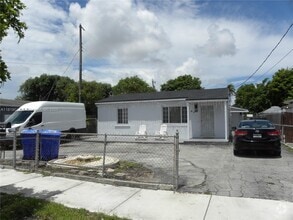 Building Photo - 214 NW 49th Ave