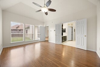 Building Photo - 10215 Hedge Way Dr