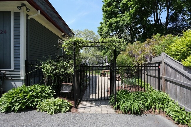Building Photo - 24 Pershing Rd
