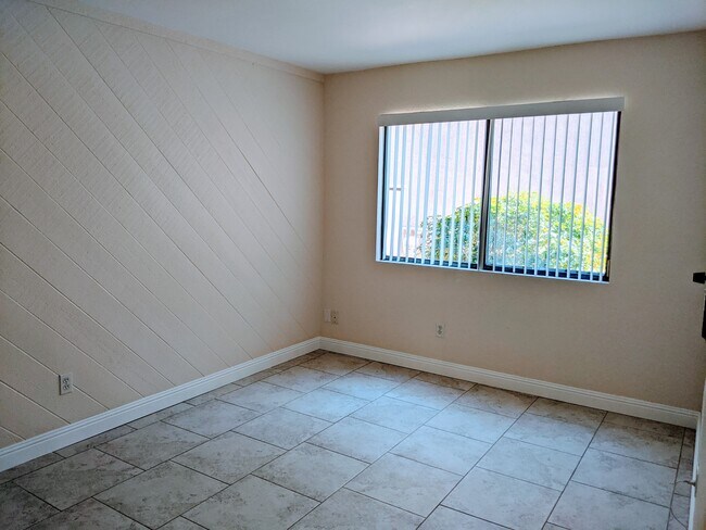 2nd BR - 10323 Caminito Aralia