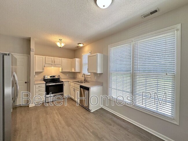 Building Photo - 741 Hanska Way