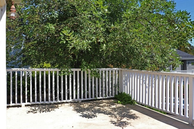 Building Photo - 1399 San Anselmo Ave
