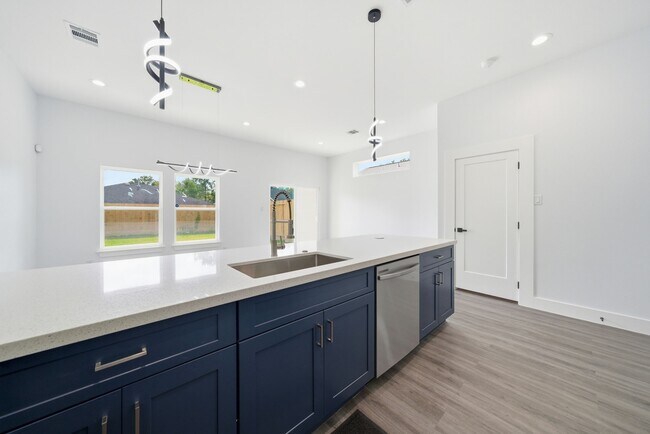 Foto del edificio - 1015 Ellington St