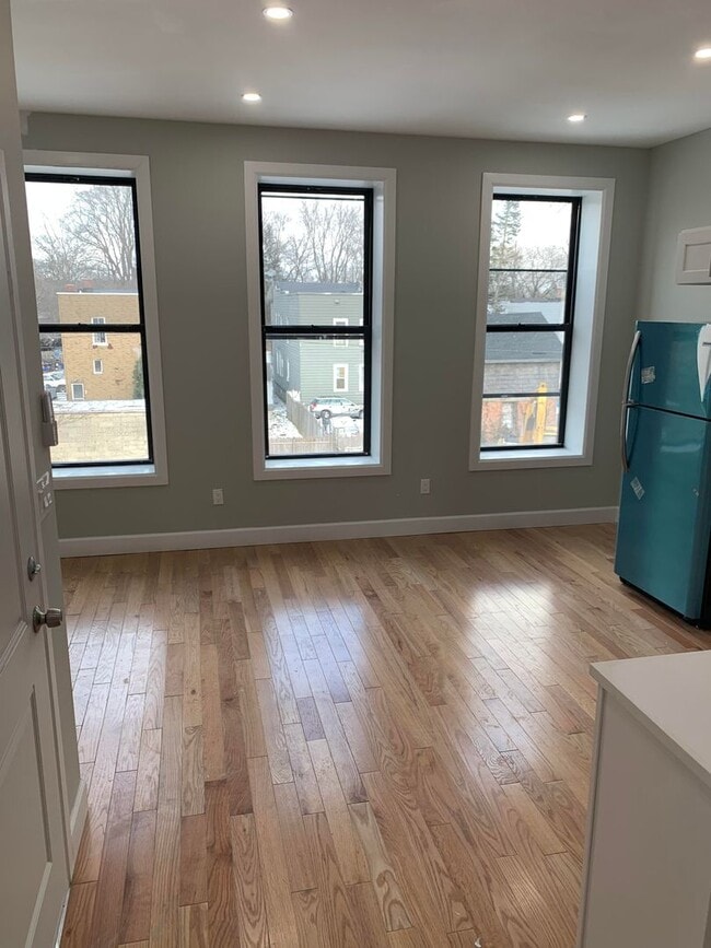 Building Photo - 537 Clinton Ave