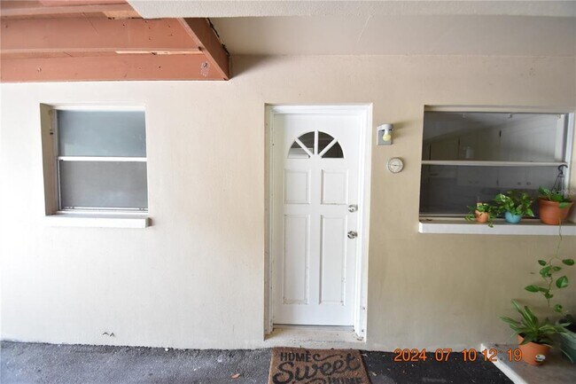 Building Photo - 606 S Betty Ln