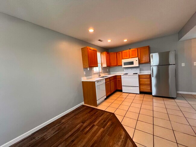 Foto del edificio - 1701A Pleasant St