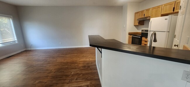 Building Photo - 1111 Biehl Dr