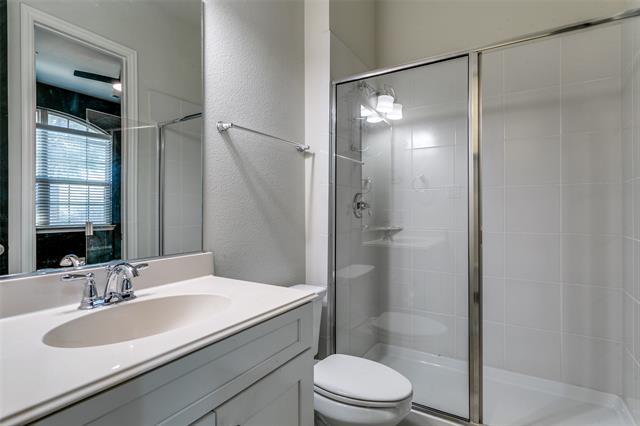 Foto del edificio - 515 W Royal Ln