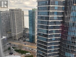 Building Photo - 10 York St