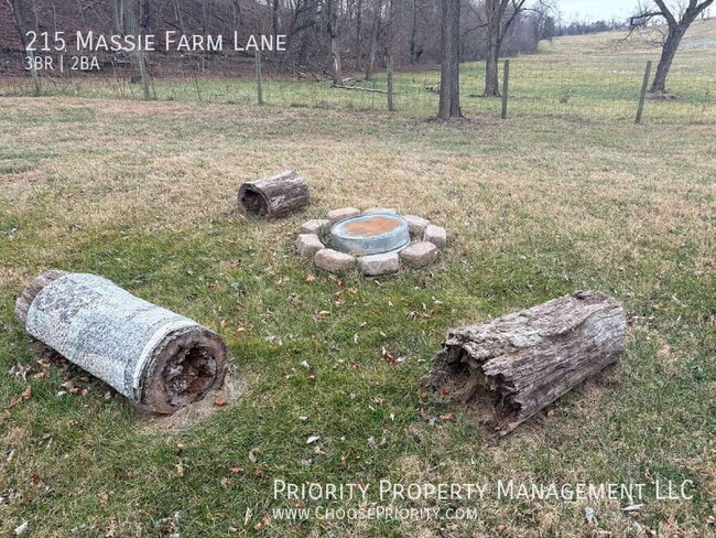 Foto del edificio - 215 Massie Farm Ln