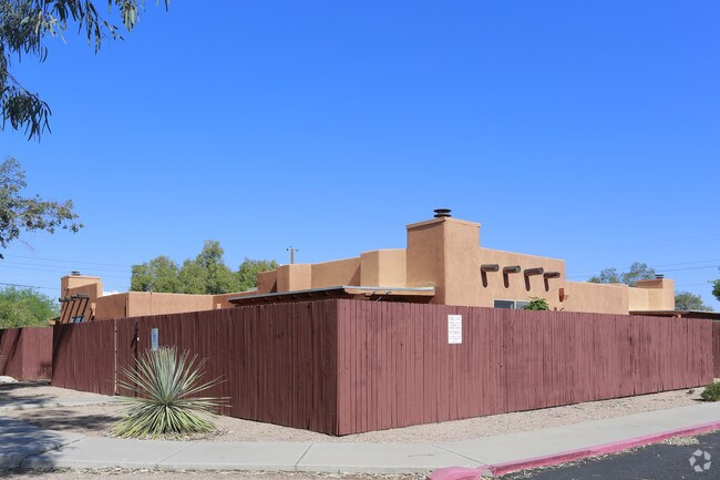 Building Photo - 1630-1650 E Adelaide Dr