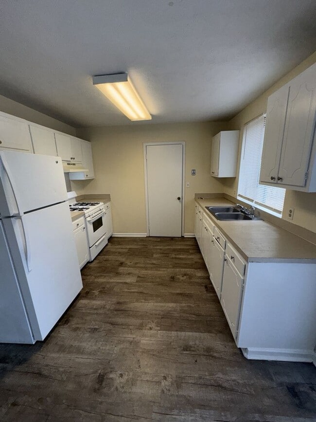 Building Photo - 1127 Harness Dr