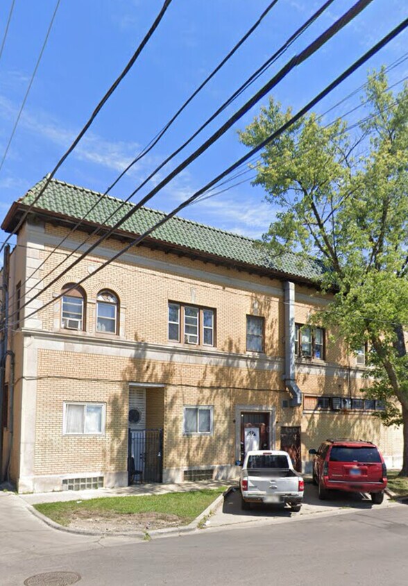 Primary Photo - 4808 W Barry Ave