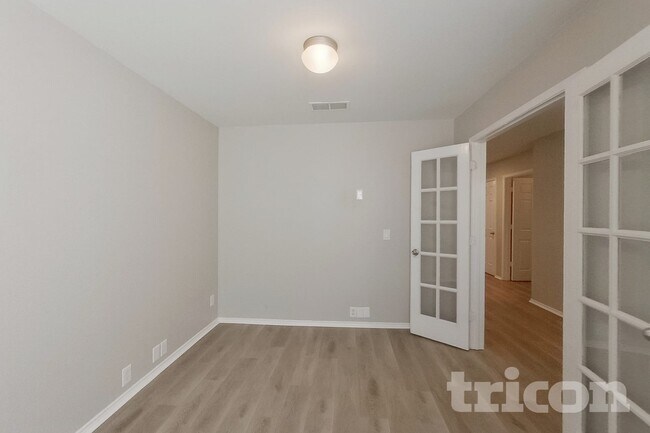 Building Photo - 206 Bison Meadow Dr