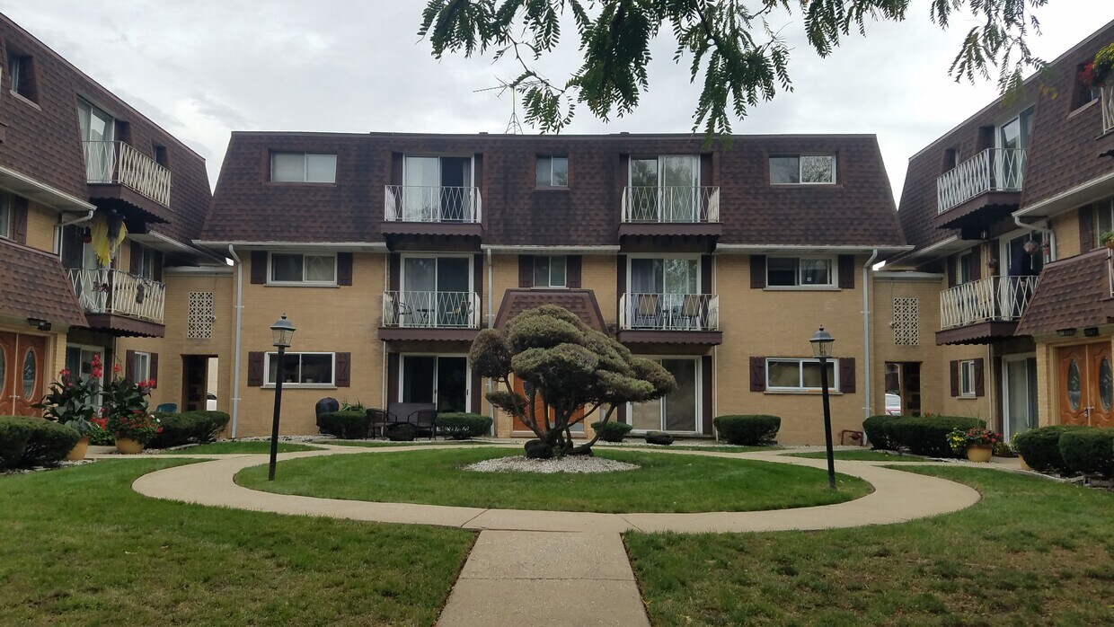 Foto principal - 8539 W Rascher Ave