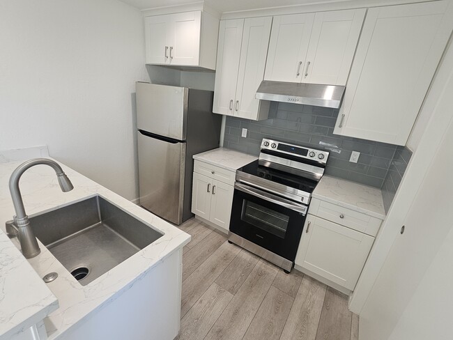 Kitchen - 4380 Diamond St