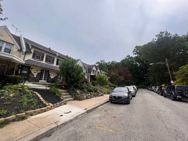 Great quiet dead end street - 6606 Morris Park Rd