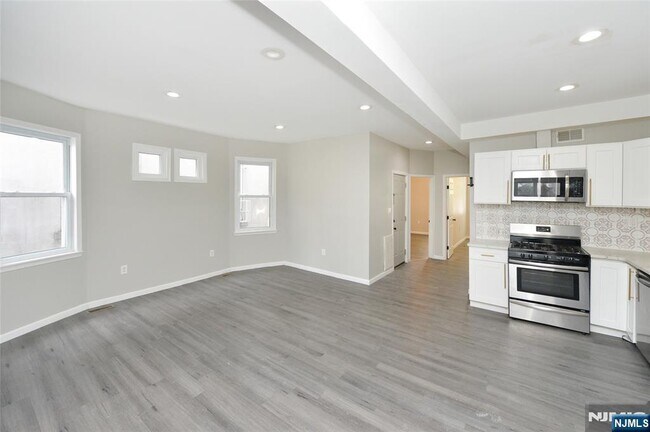 Foto del edificio - 23 Bayview Ave