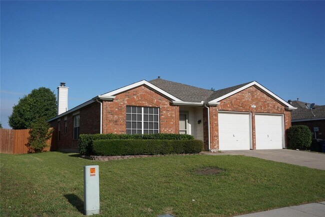 Building Photo - 2417 Hampton Dr