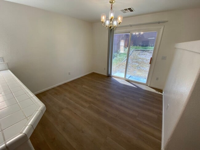 Foto del edificio - Great 4 bed/2.5 bath home located in the Southern area