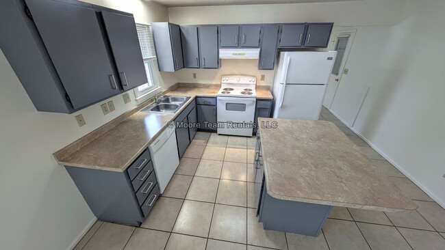 Foto del edificio - 2/2 & Office - Garage, Lawn Care Included