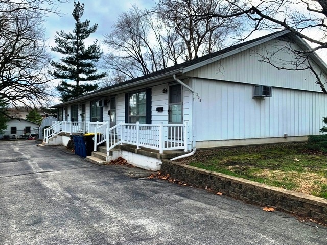 Building Photo - 205 E Stewart Pl