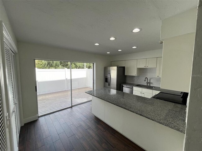 Foto del edificio - 301 S Bungalow Park Ave