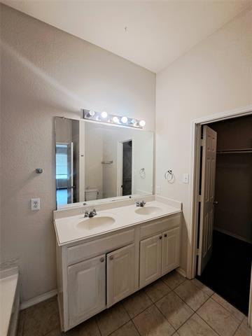 Building Photo - 400 Angler Dr