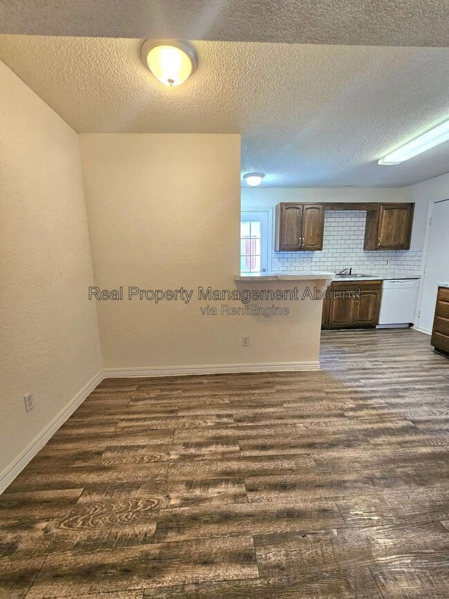 Building Photo - 8009 N 117th E Ave