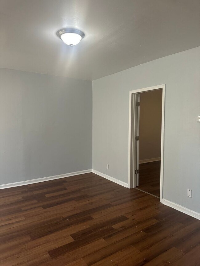 Foto del edificio - 2927 Edison Hwy