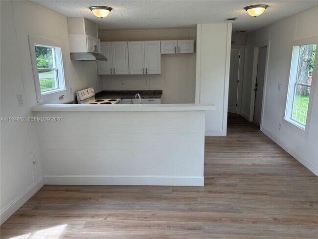 Foto del edificio - 6505 NE 7th St