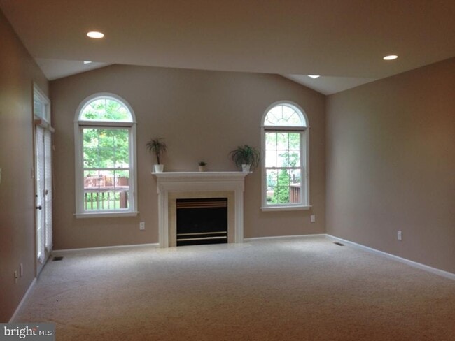 Building Photo - 810 Manchester Dr