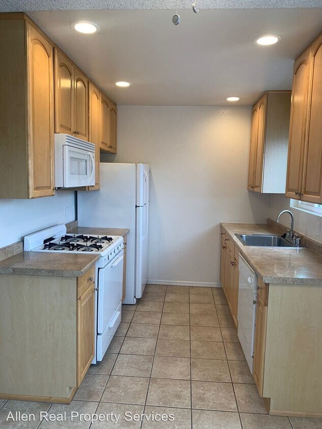 Foto principal - 12350 Lakeshore Dr
