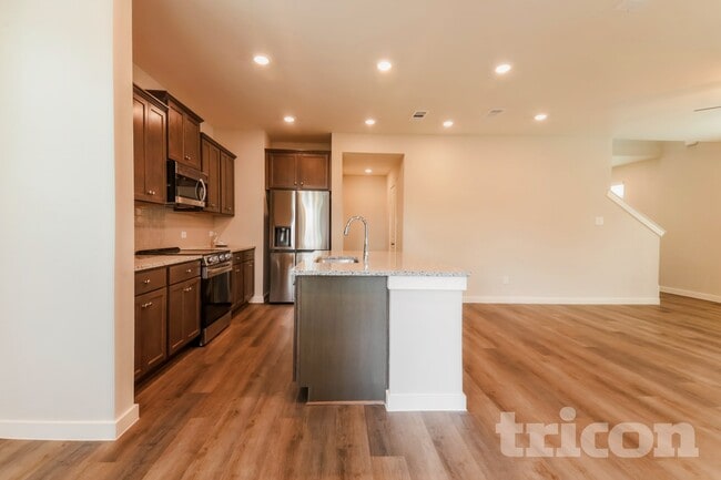 Building Photo - 2528 Finch Holw Dr