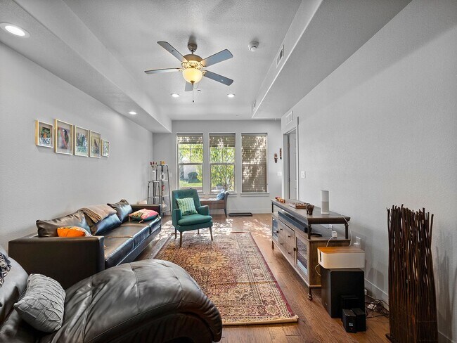 Foto del edificio - Beautiful 3 Bed 2.5 Bath Townhome