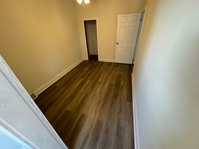 Building Photo - 6141 Lawnton St