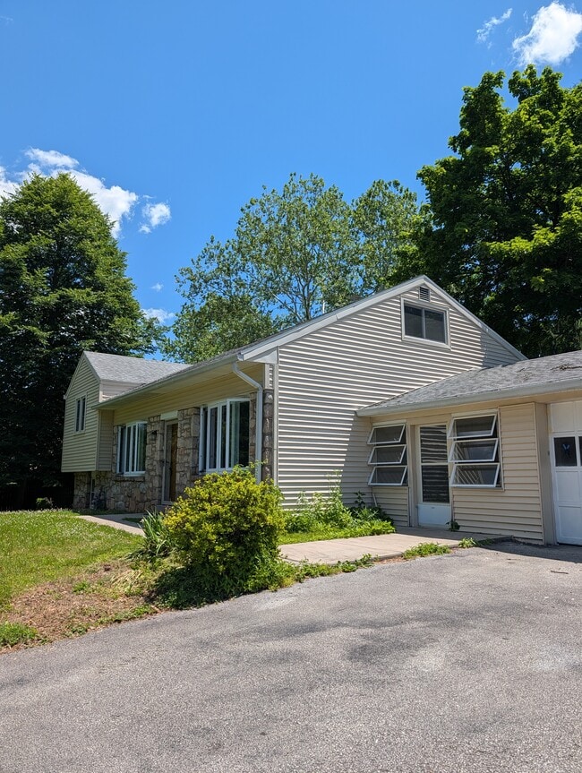 Building Photo - 15 N Forge Manor Dr