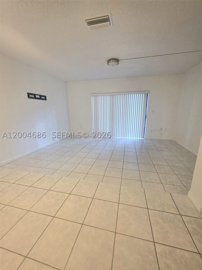 Foto del edificio - 8958 W Sample Rd
