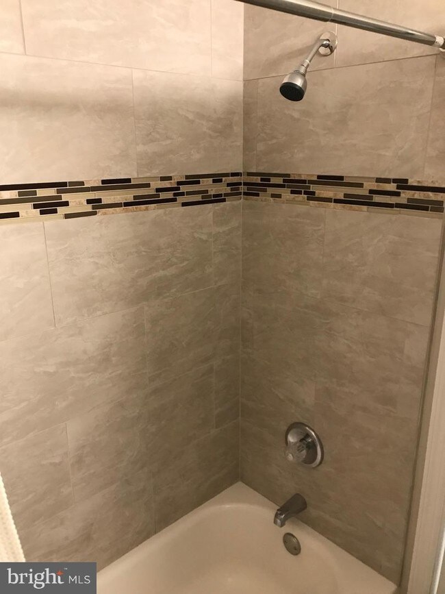 Building Photo - 660 Tara Dr